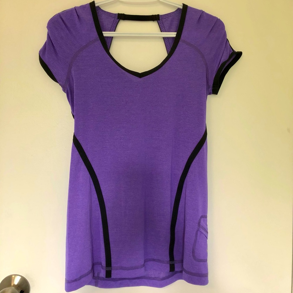 Lululemon Purple Short Sleeved T-Shirt V Neck w/ key hold back Size 4
